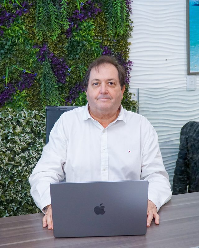 Gonzalo, Director General